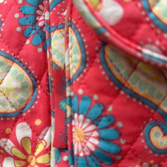 Emma & Chloe Paisley Floral Quilted Tote - Picture 12 of 12